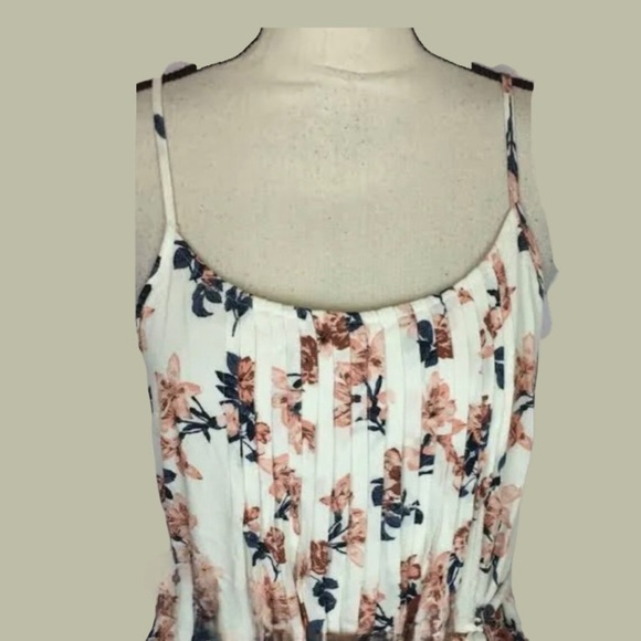 COPY - Beautiful Abercrombie & Fitch Mini Cami Dress Woman’s Petite White Floral - Picture 4 of 8